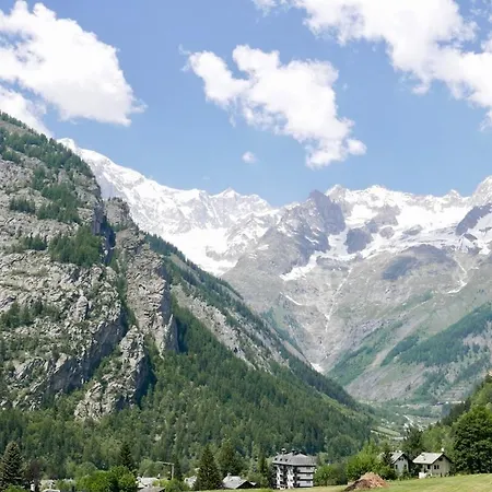 Vista Mont Blanc * Courmayeur